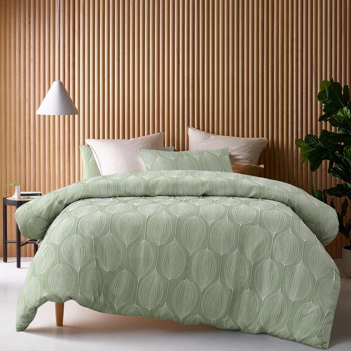 Accessorize Leaf Jacquard Quilt Cover Set King - John Cootes