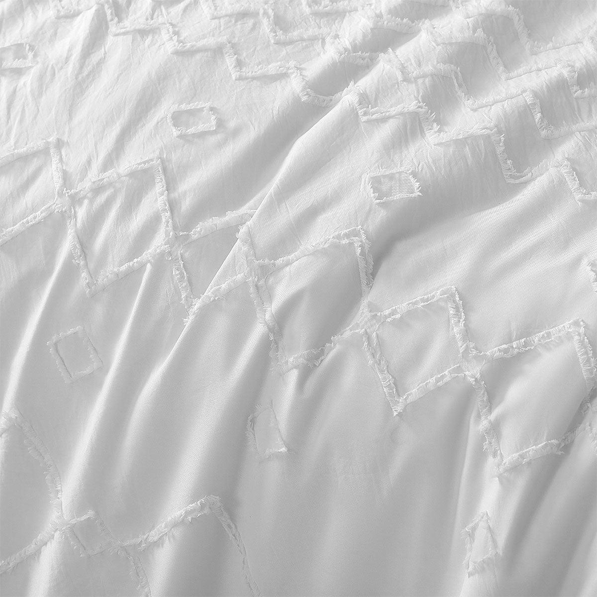 Big Sleep White Zig Zag Super Soft Tufted Quilt Cover Set King - John Cootes