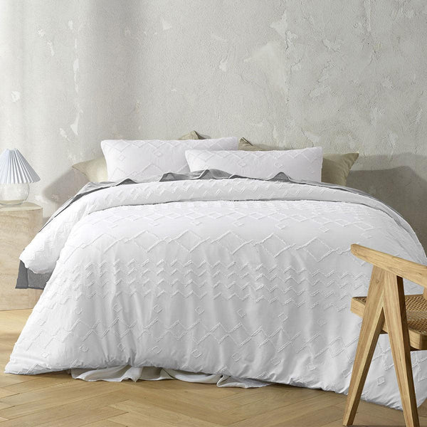 Big Sleep White Zig Zag Super Soft Tufted Quilt Cover Set Queen - John Cootes