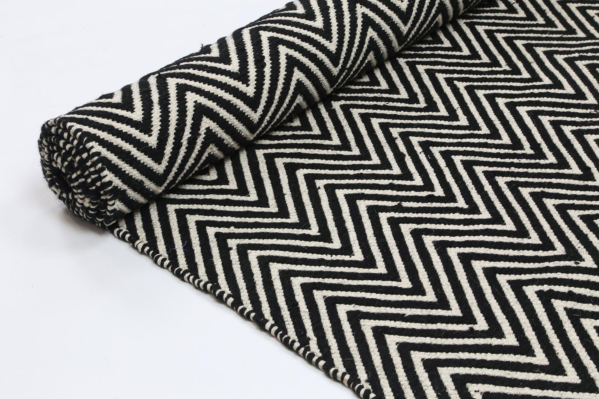 Natura Wool Black White Chevron Rug 160x230 cm - John Cootes